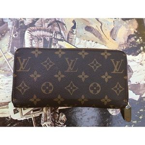 Classic Louis Vuitton Zippy Wallet